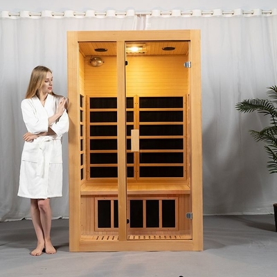 Casa da madeira maciça pequena perto da sala infravermelha distante média da sauna para 2 pessoas