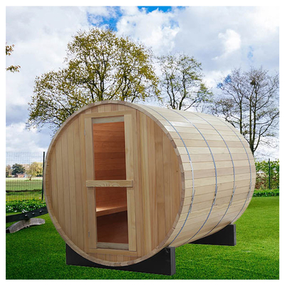 Sauna de barril ao ar livre com janela panorâmica