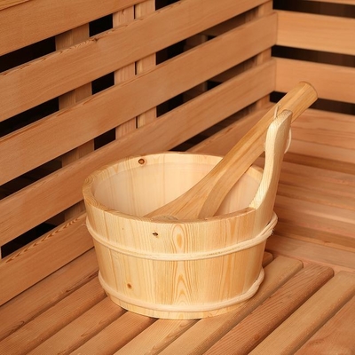 Sala de sauna seca ao ar livre de cedro para saúde e relaxamento 15 ~ 90 ° C Temperatura de montagem necessária