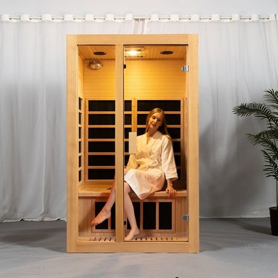 Casa da madeira maciça pequena perto da sala infravermelha distante média da sauna para 2 pessoas