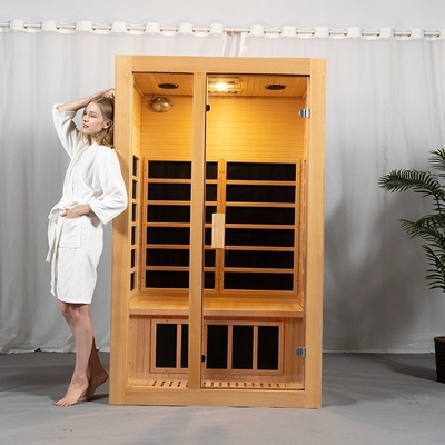 Casa da madeira maciça pequena perto da sala infravermelha distante média da sauna para 2 pessoas