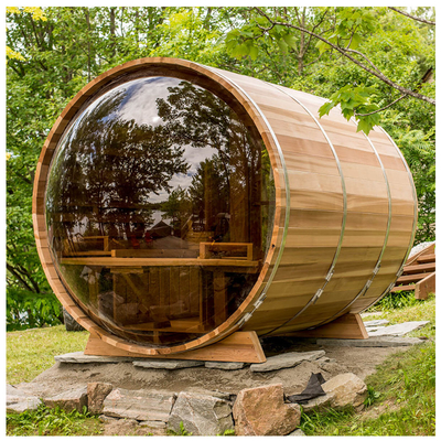 Sauna de barril ao ar livre com janela panorâmica
