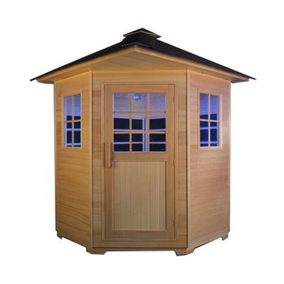 Pessoa seca exterior interna da sala de vapor 4 da sauna do quintal de ETL